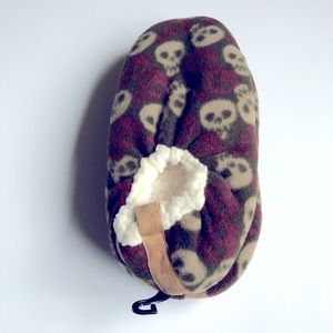 NEW Skulls Slipper Booties Cozy House Shoes Small Women’s UNISEX NWOT